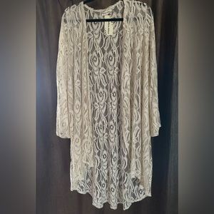 Kimono Size L/XL. (will fit up to a 3xl). Southern Stich